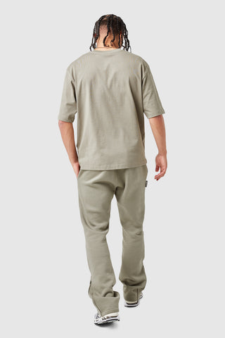 World Is Yours Tee - Groen